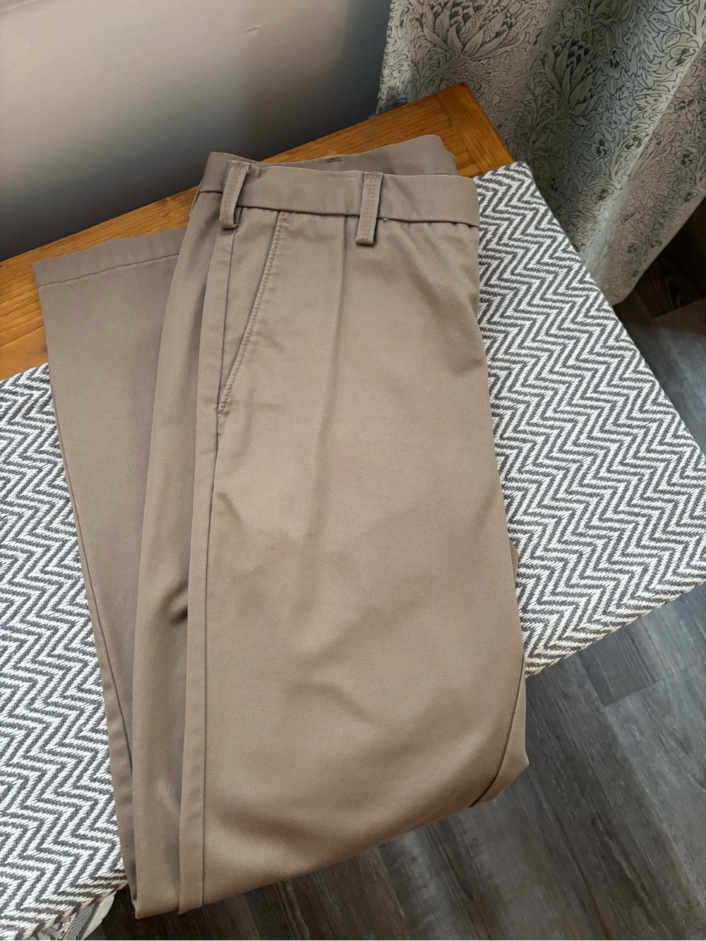Izod Men's Khaki Straight-Leg Chinos in Taupe